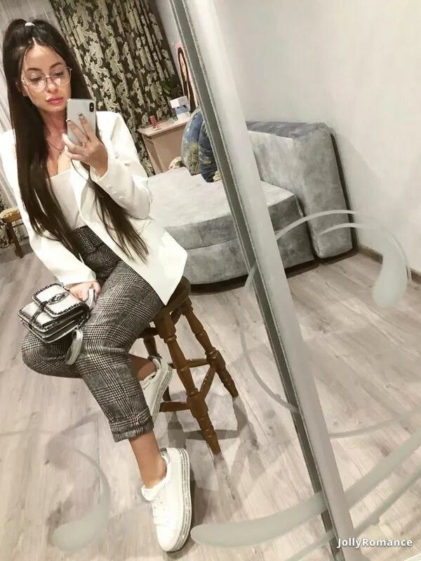 Yana, 22