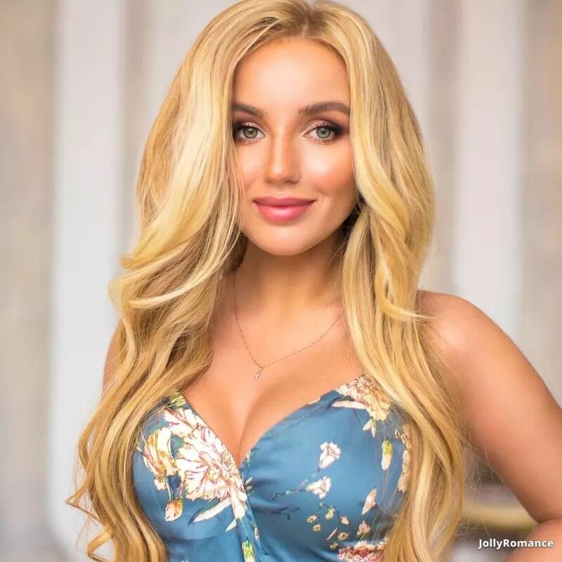 Ekaterina, 26
