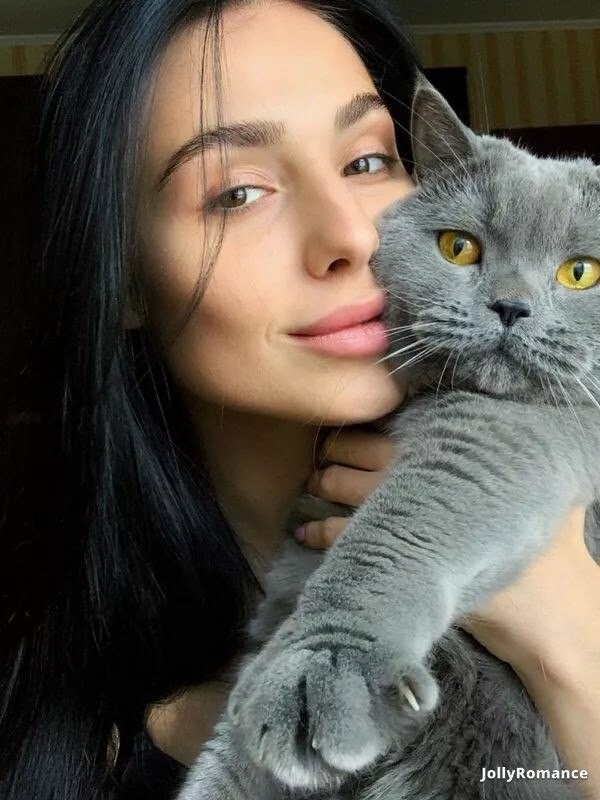 Nelli, 23