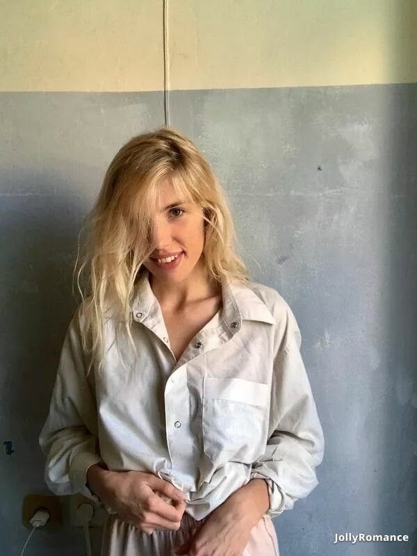 Elena Profile image 3