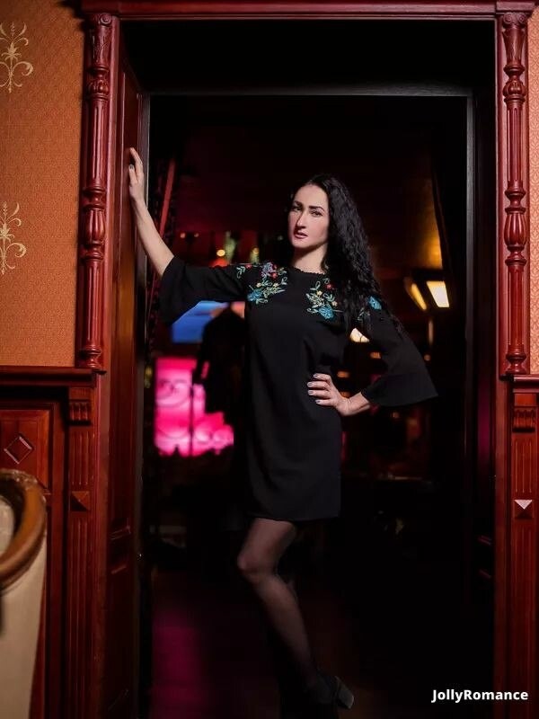 Alina Profile image 4