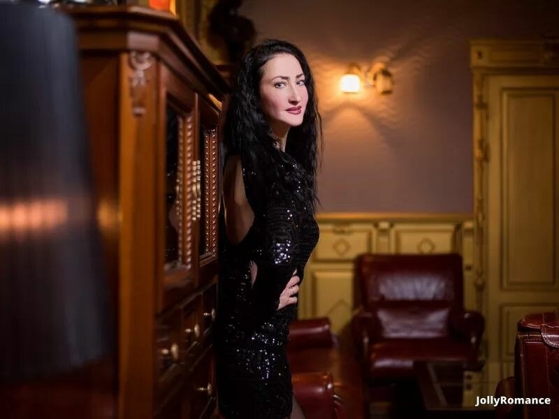 Alina Profile image 3